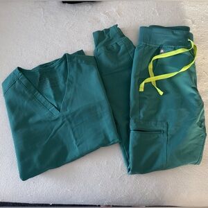 Figs Women’s Scrub Set